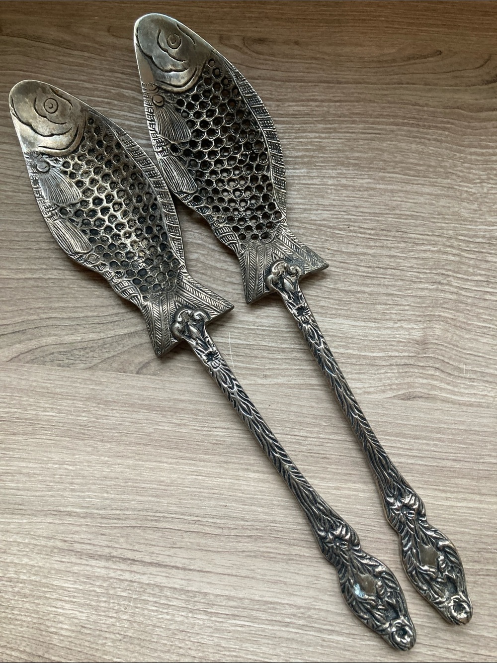 Fish serving utensils métal ornate and details